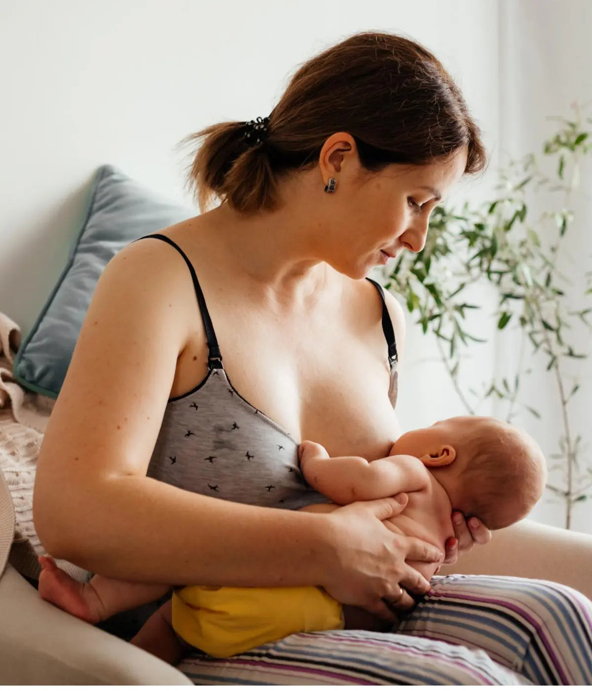 peaceful parenting: Breastfeeding Latch Trick