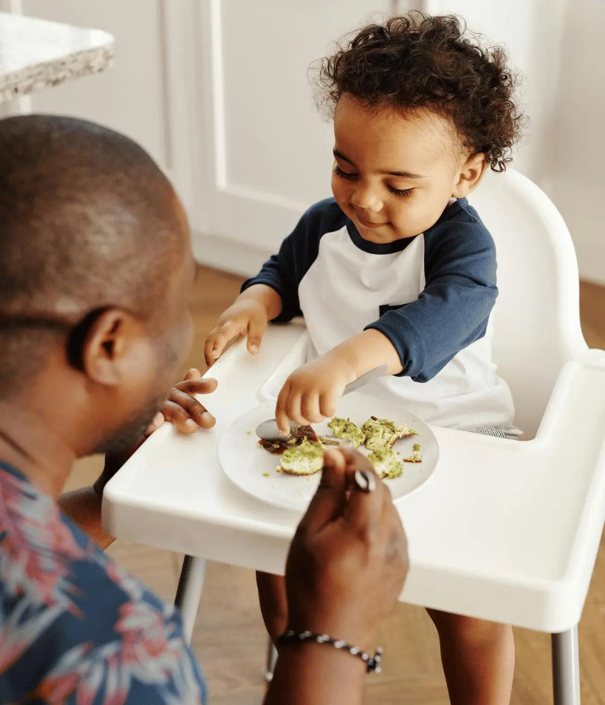 dad feeding baby-baby led weaning guide- Mila's Keeper