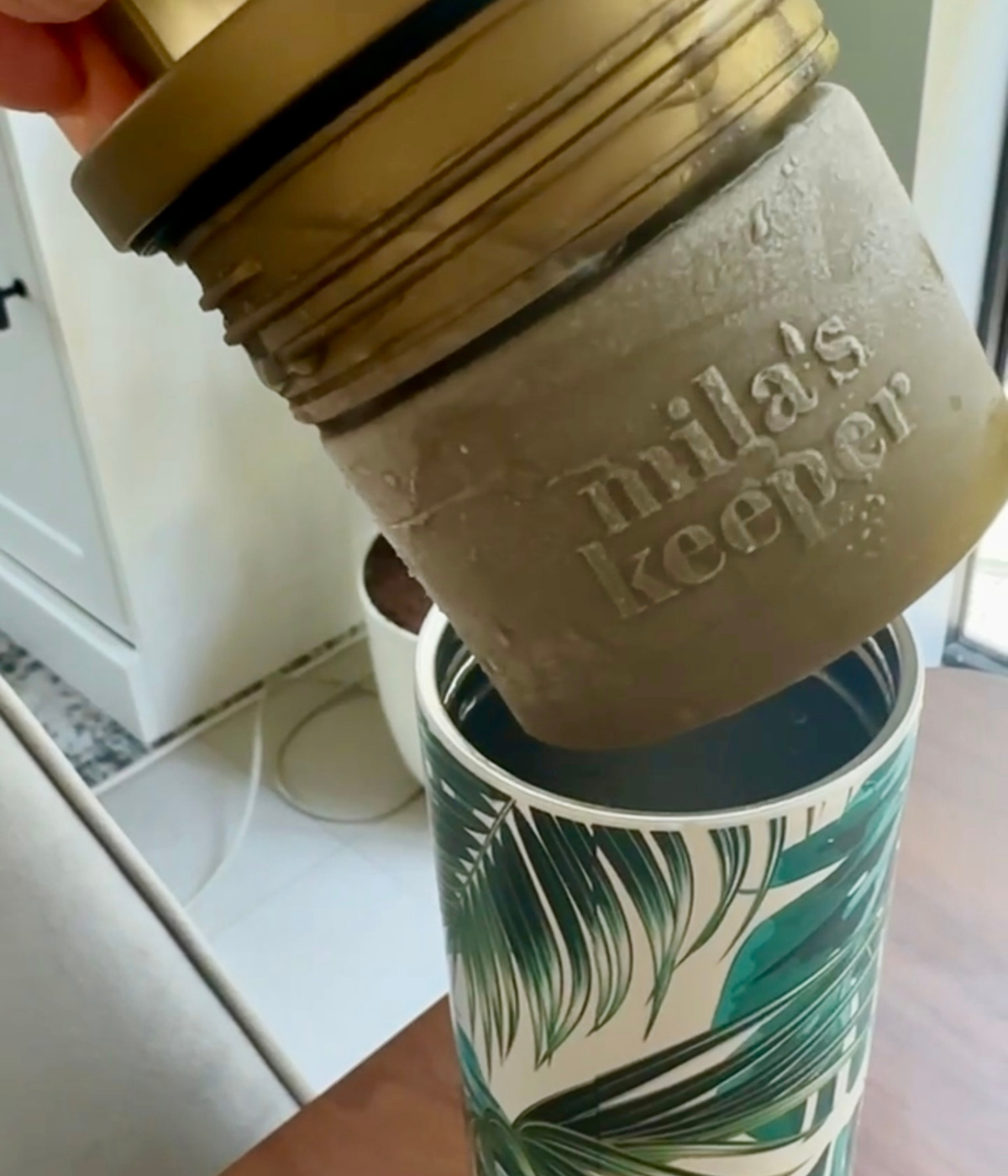 How to Keep Breast Milk Cold Without a Fridge: Practical Tips for Pumping Moms